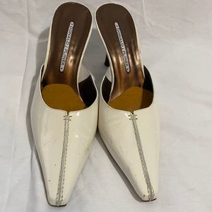 Donald J Pliner white pointy mules 7 1/2